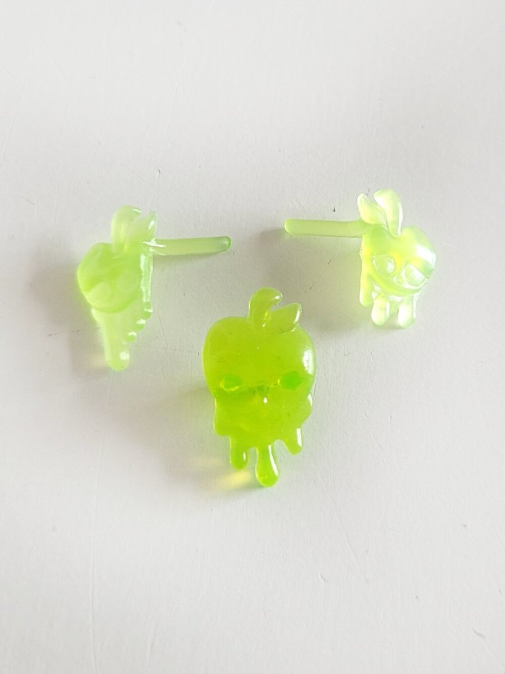 Monster High G1 - Draculaura Scarily Ever After Snow Bite -Earrings and Hairclip